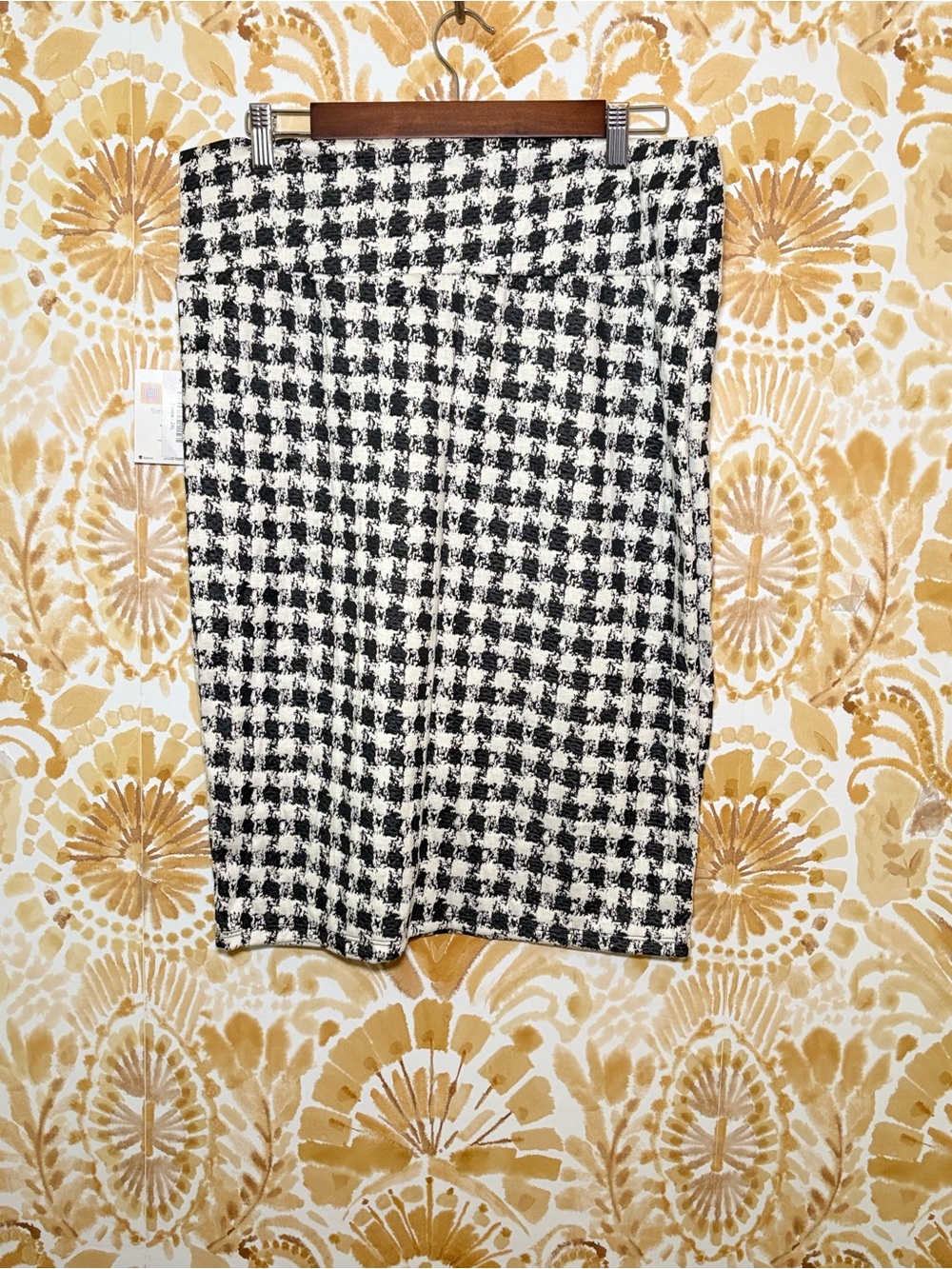 NWT Black & White Houndstooth Pencil Skirt | Classic Career Chic | Stretch Knit - Picture 5 of 9